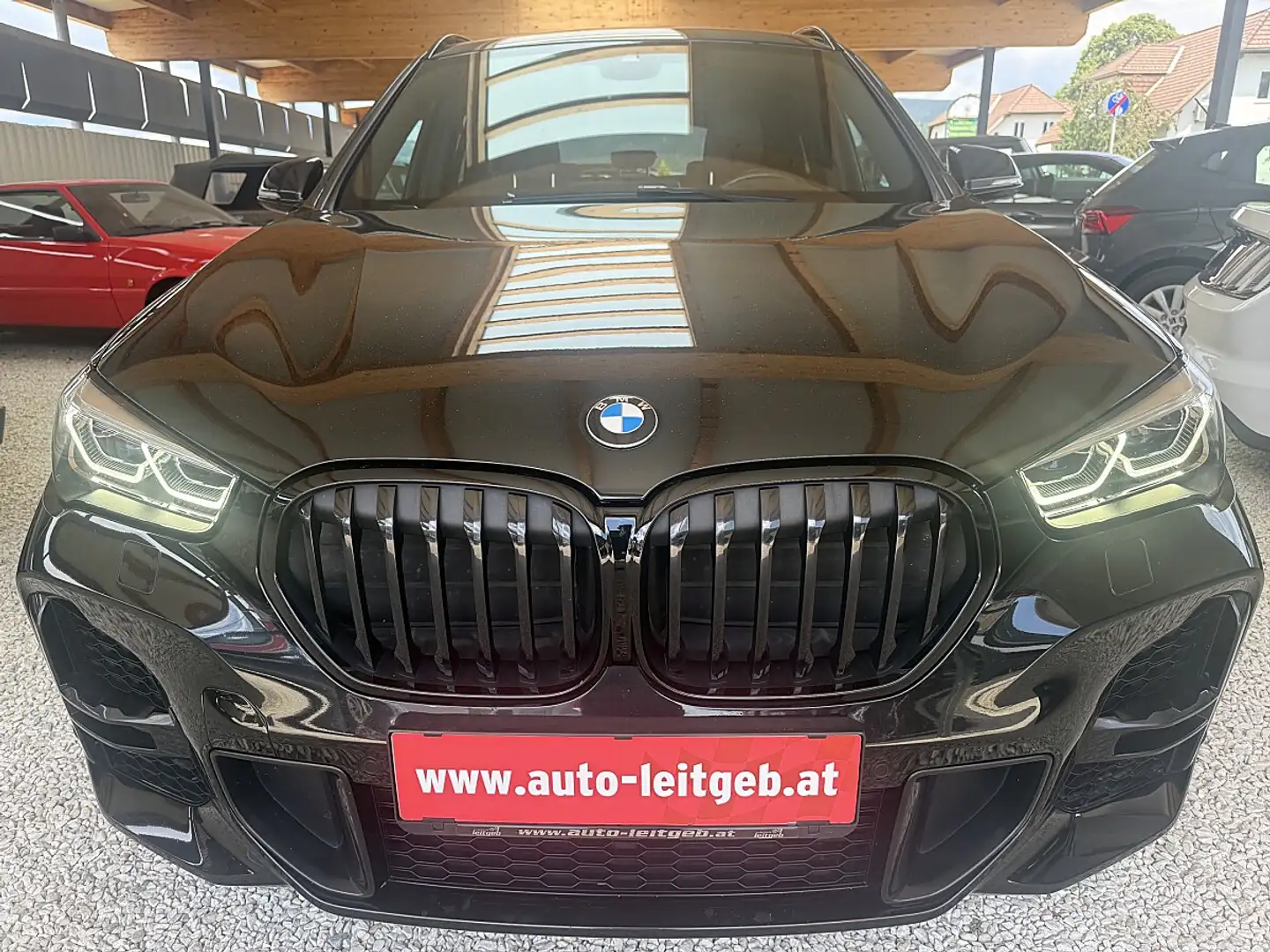 BMW X1 xDrive20i Aut. Schwarz - 2