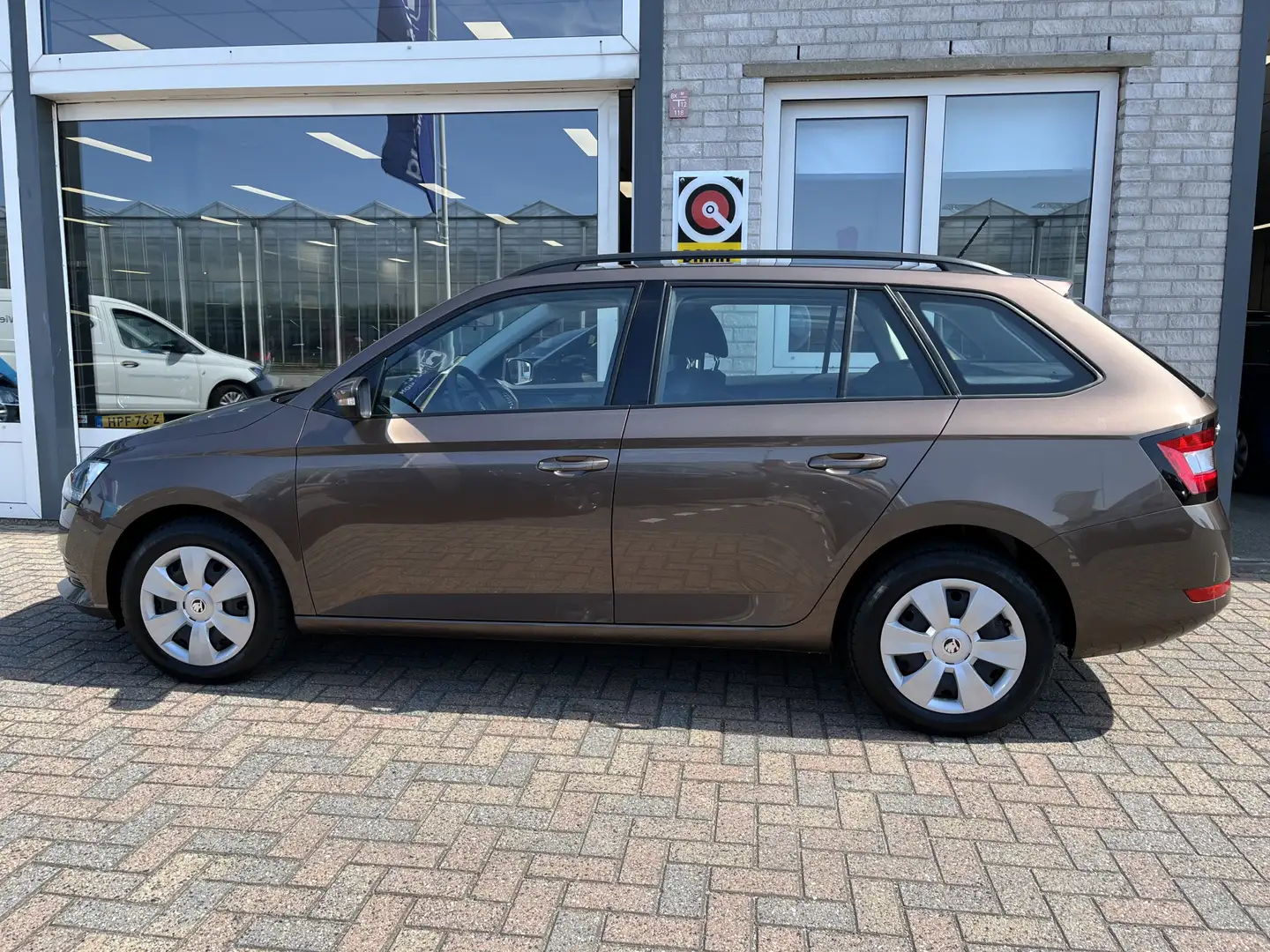 Skoda Fabia Combi 1.0 Active / 12.000 KM/ ZEER ZUINIG/ APP-CON Bruin - 2