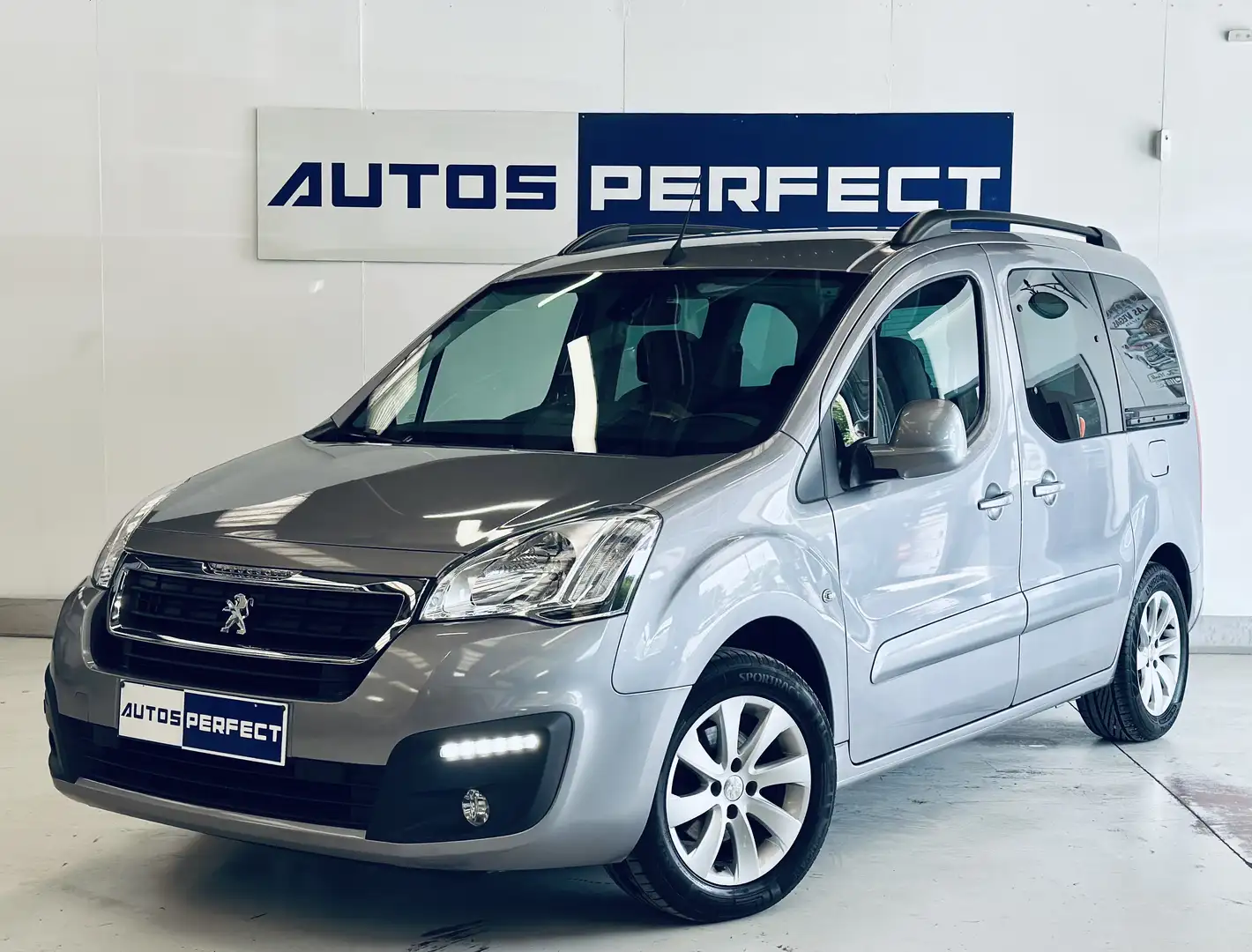 Peugeot Partner Tepee 1.6 hdi 5PLACES CAMERA NAVI BLUETOOTH BIZONE Gris - 1