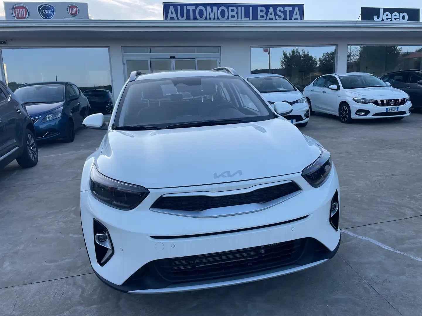 Kia Stonic 1.0 t-gdi mhev Urban 100 CV (NUOVA) Bianco - 1