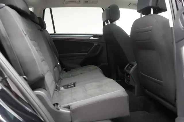Volkswagen Tiguan Allspace view 9