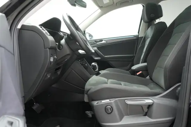 Volkswagen Tiguan Allspace view 11