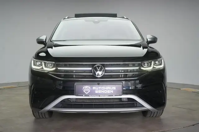 Volkswagen Tiguan Allspace view 2