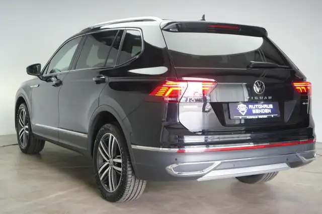 Volkswagen Tiguan Allspace view 4