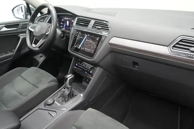 Volkswagen Tiguan Allspace view 8