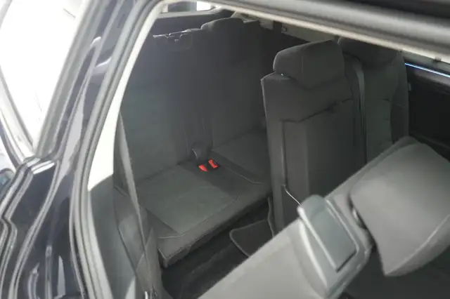 Volkswagen Tiguan Allspace view 10