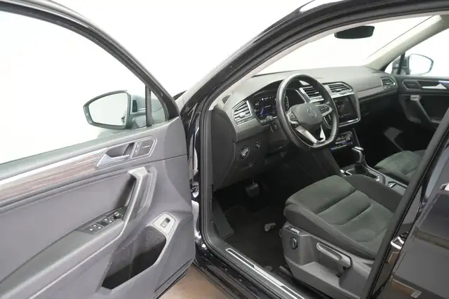 Volkswagen Tiguan Allspace view 14