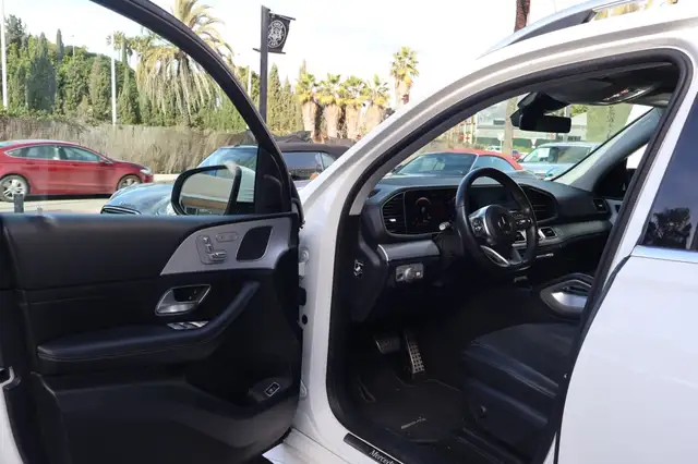 Mercedes-Benz 300 view 11