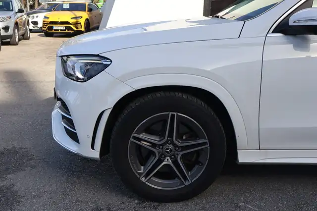 Mercedes-Benz 300 view 10
