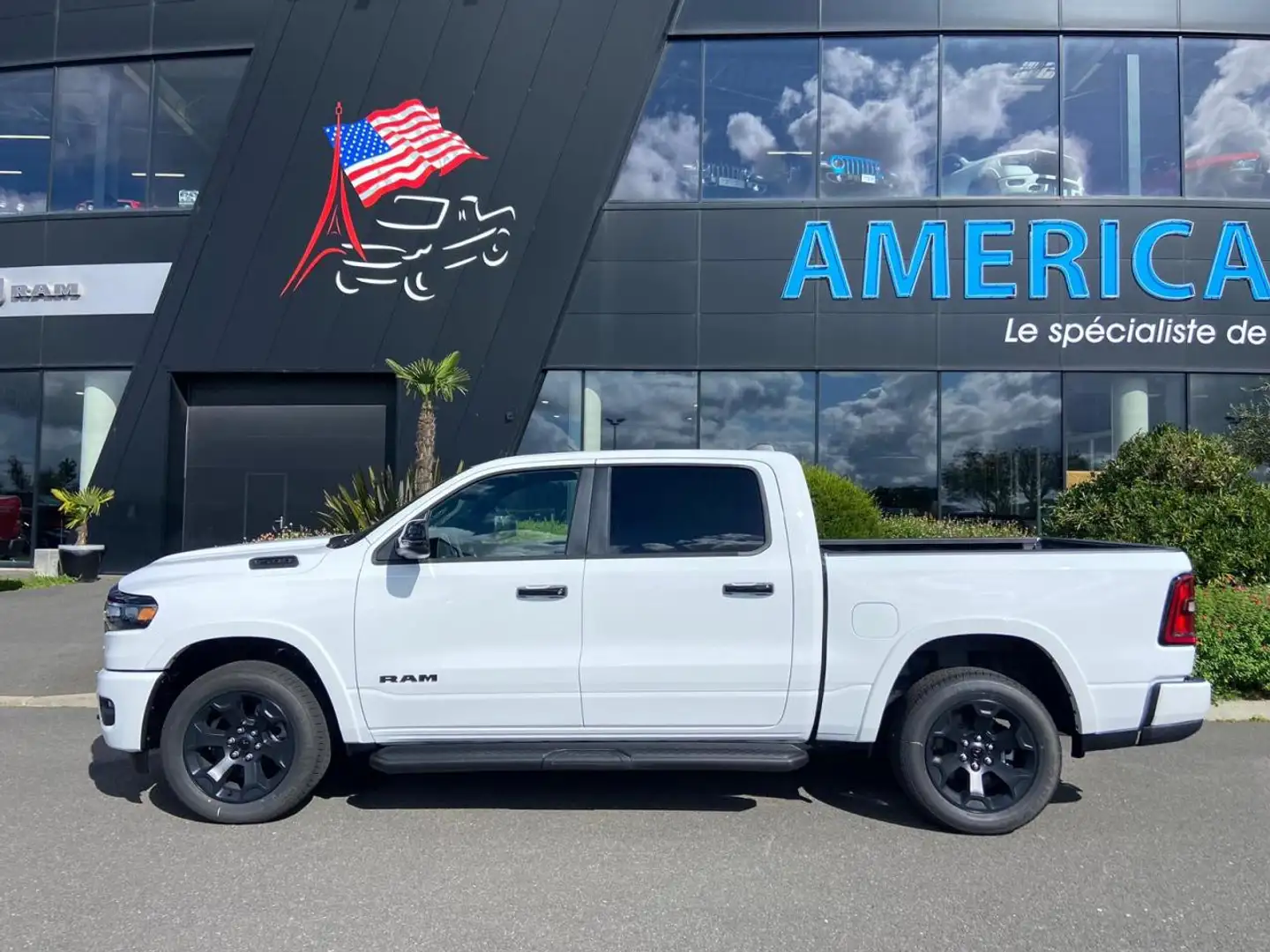 Dodge RAM 1500 CREW CAB BIGHORN NIGHT EDITION 2025 Blanc - 2