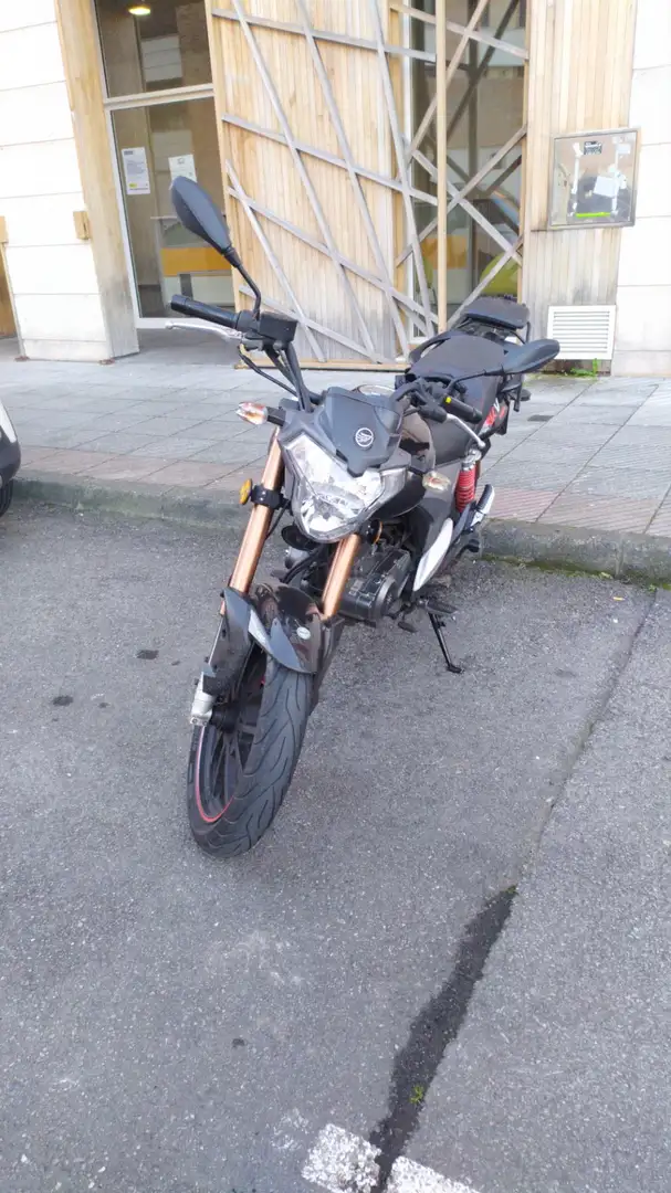 Keeway RKV 125 Benelli Negro - 1