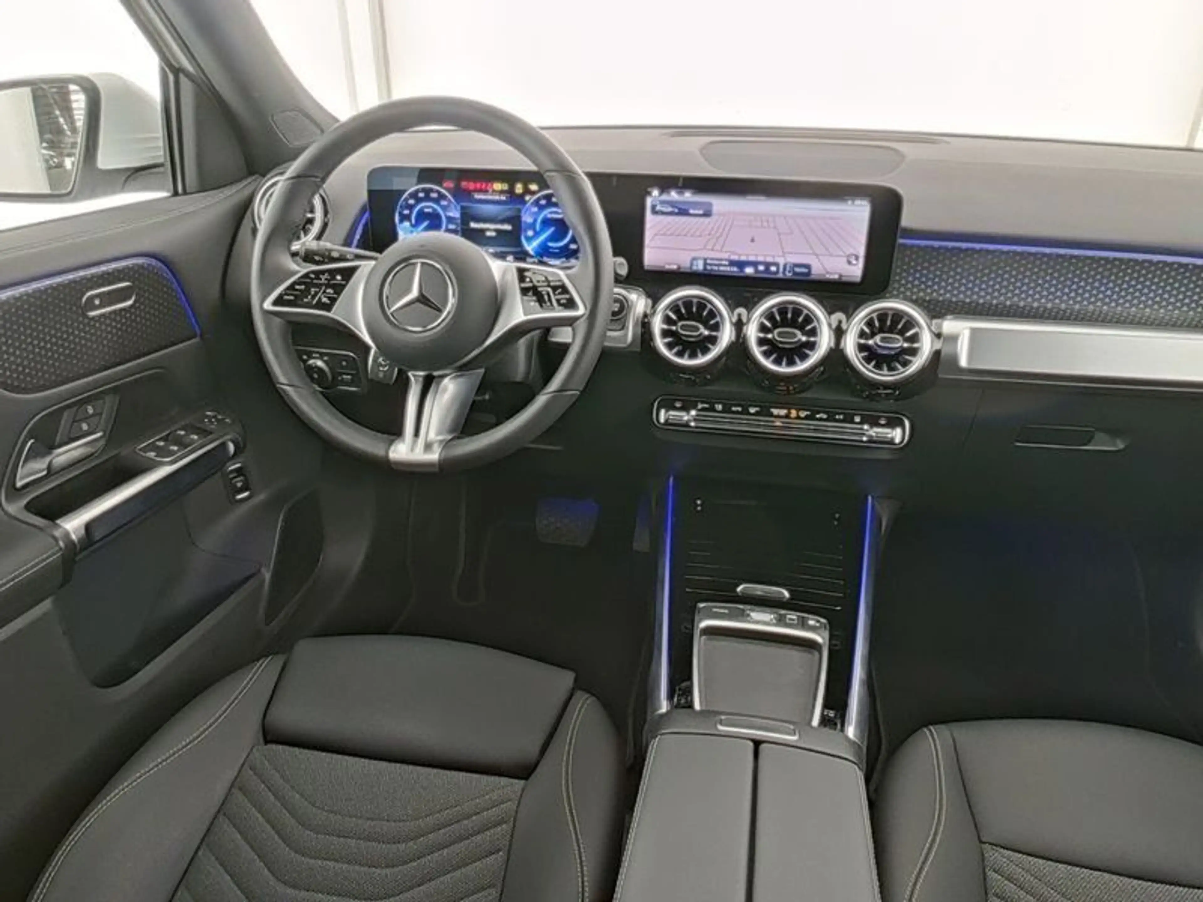 Mercedes-Benz EQB 250 PROG-ADV+ PANO 360° WINTER WDGLAS SOUND — photo 8