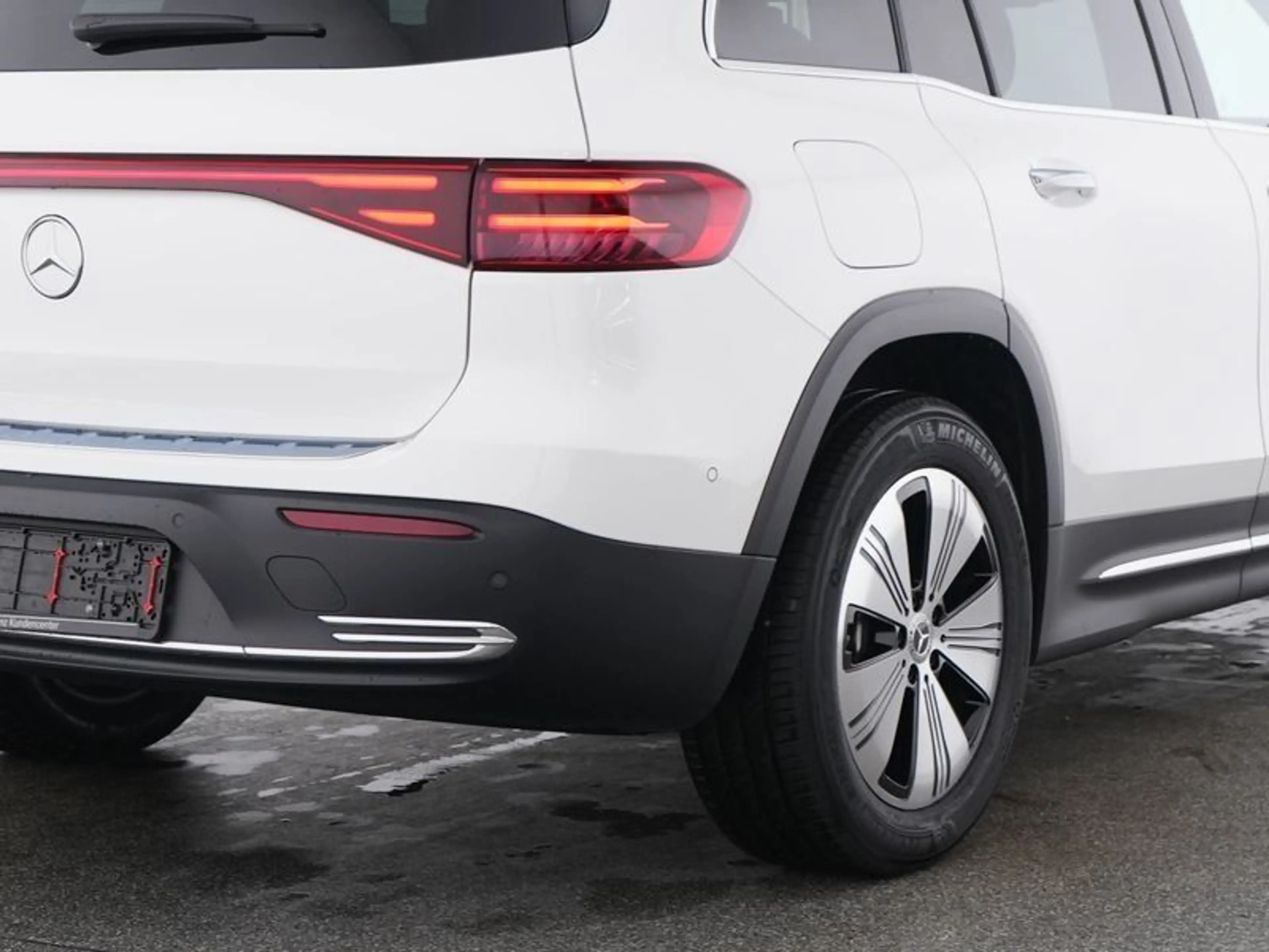 Mercedes-Benz EQB 250 PROG-ADV+ PANO 360° WINTER WDGLAS SOUND — photo 5