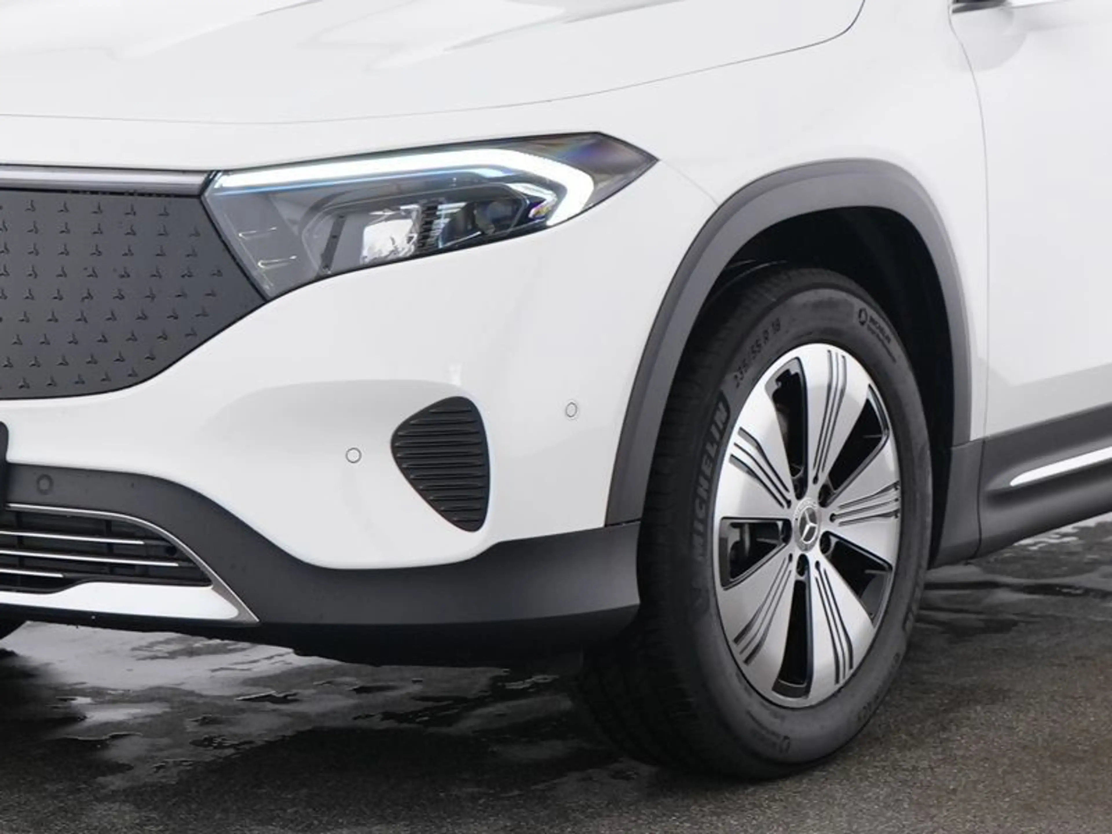 Mercedes-Benz EQB 250 PROG-ADV+ PANO 360° WINTER WDGLAS SOUND — photo 3
