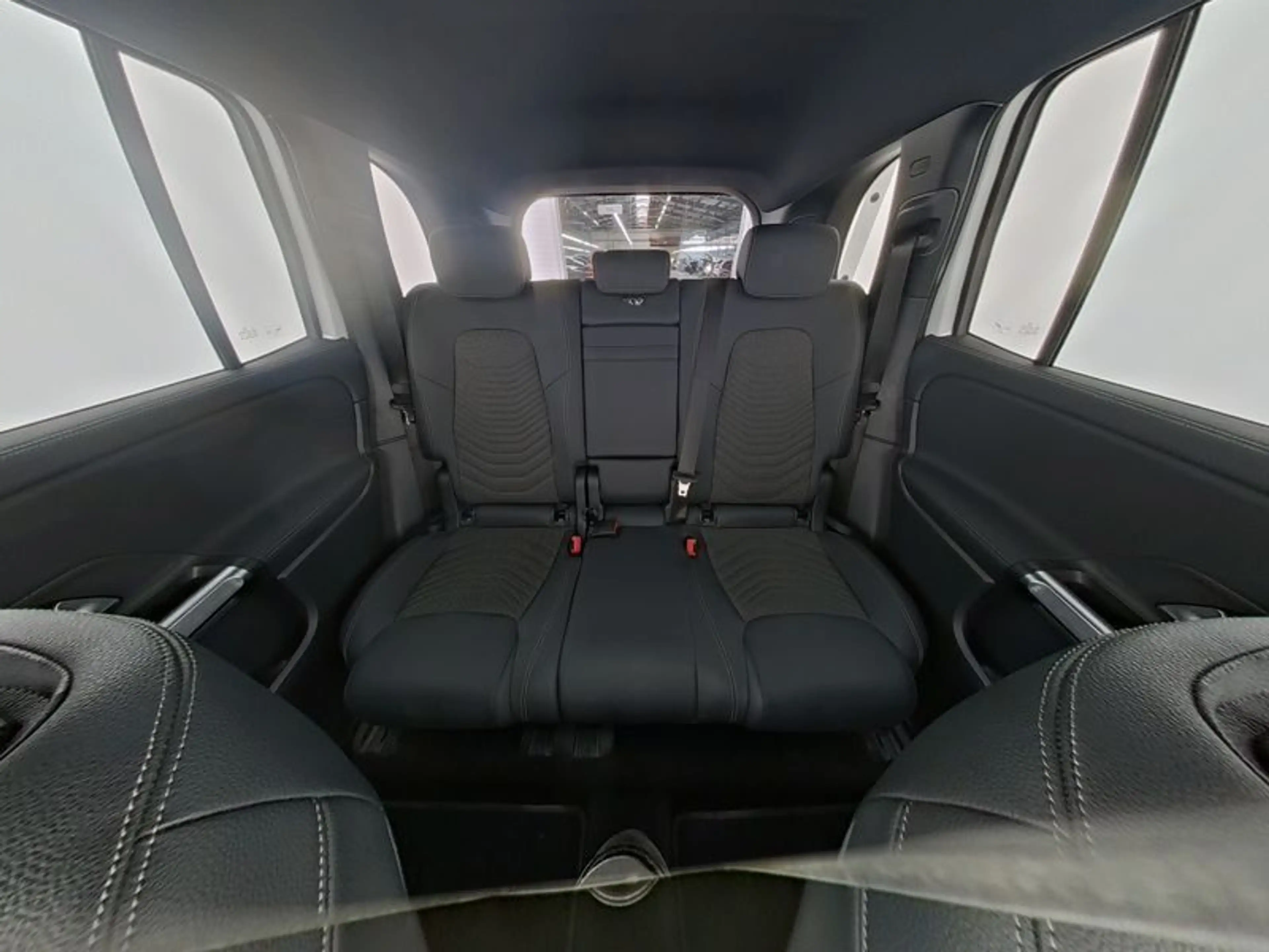 Mercedes-Benz EQB 250 PROG-ADV+ PANO 360° WINTER WDGLAS SOUND — photo 10