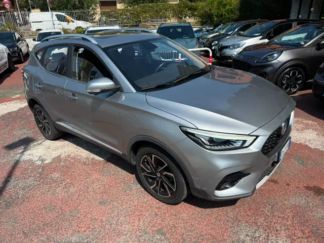 MG ZS view 3