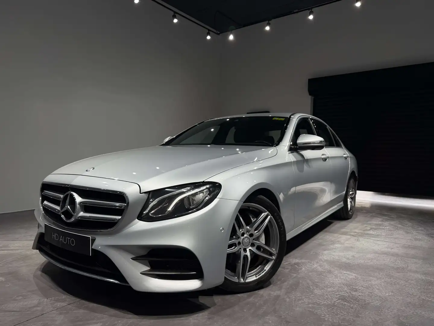 Mercedes-Benz E 220 d/PACK AMG/WIDE SCREEN//CAMERA 360/LED XENON/ Gris - 1