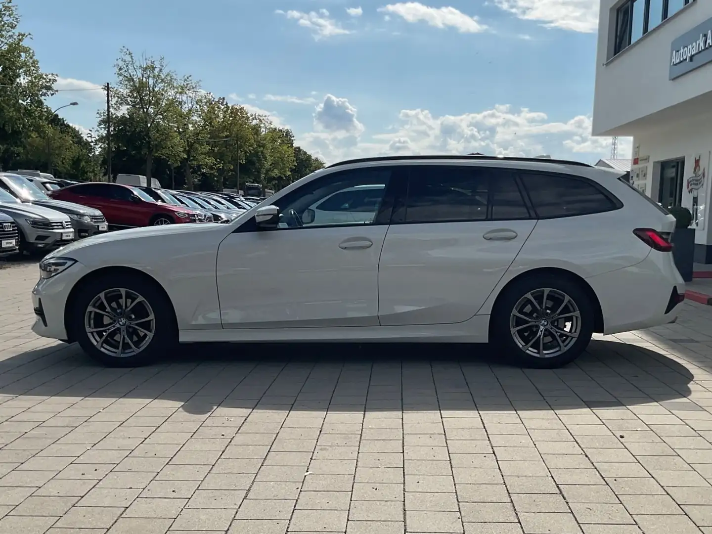 BMW 320 d Sport Line Lane LED Navi SHZ Temp ViCo Blanc - 2