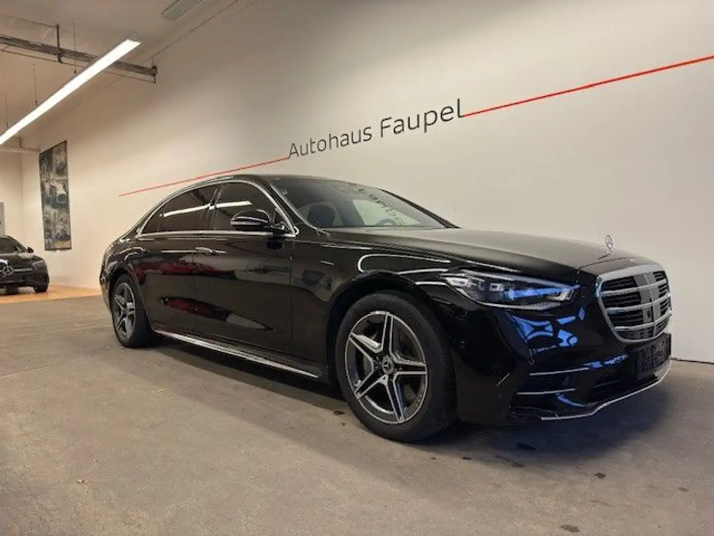 Mercedes-Benz S 580 e lang long AMG-Line Sound Pano Chauffeur Negru - 1
