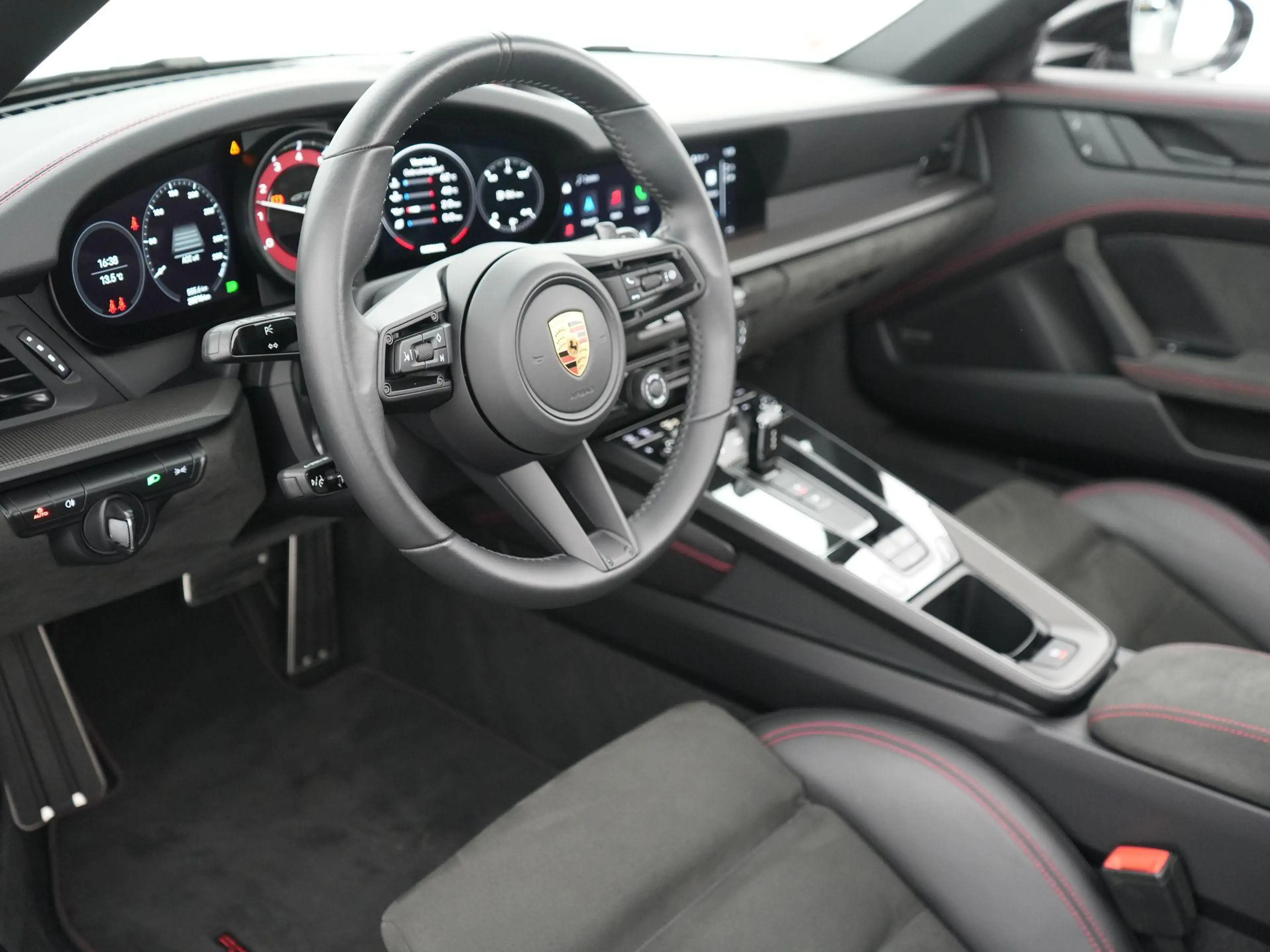 Porsche 992 Carrera GTS Cabriolet — photo 11