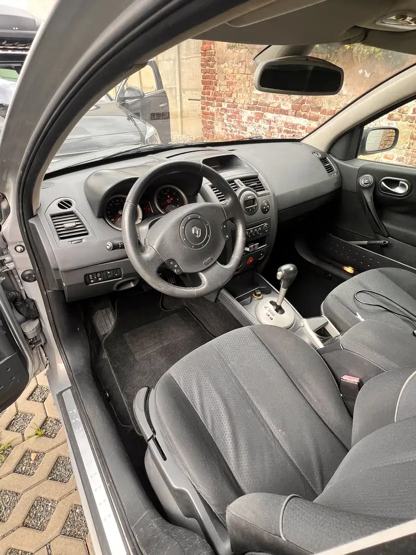Renault Megane 2.0 Grandtour Confort Privilege - 2