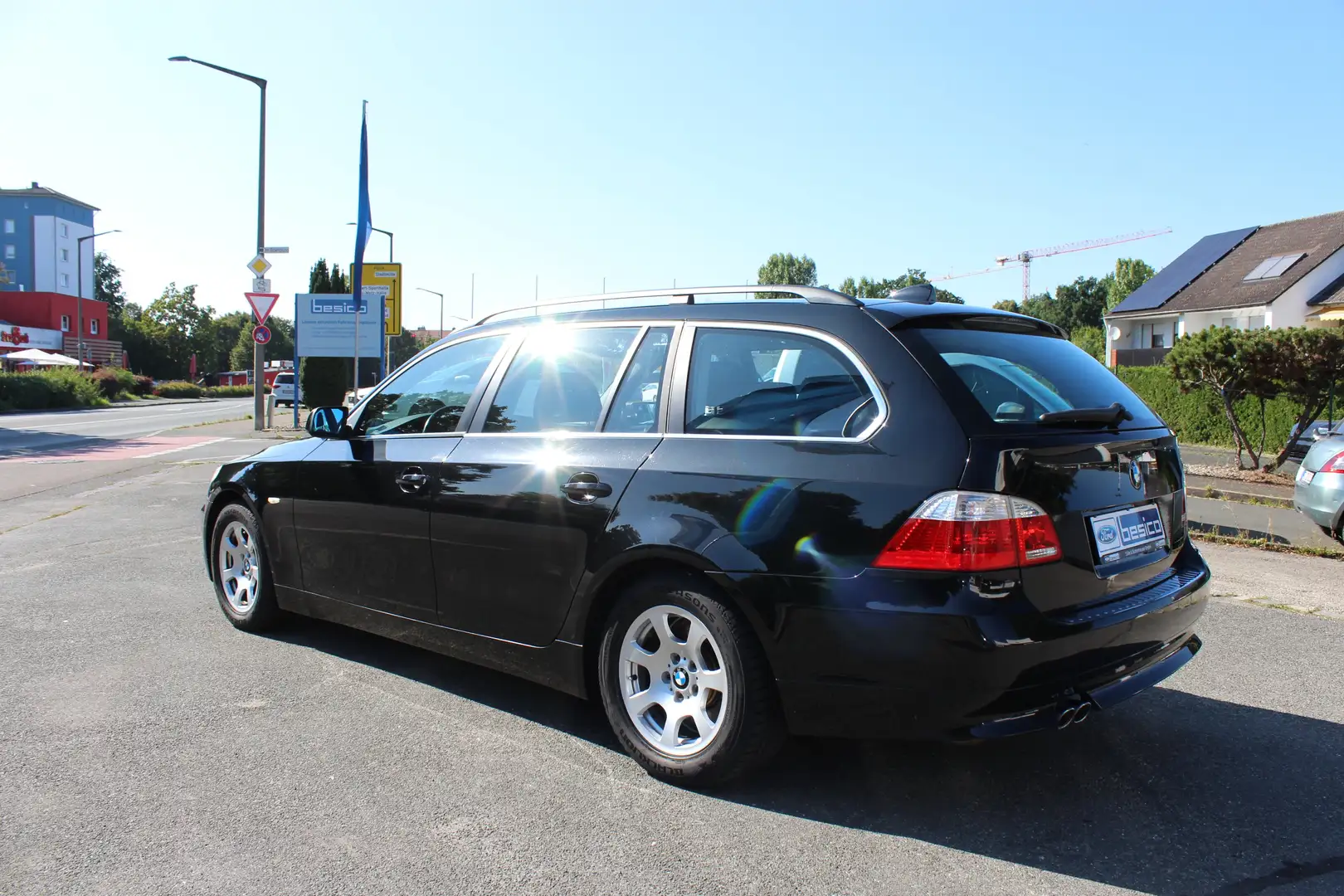 BMW 530 530d Touring*Automatik*Xenon*Memory*Navi*PDC* Noir - 2