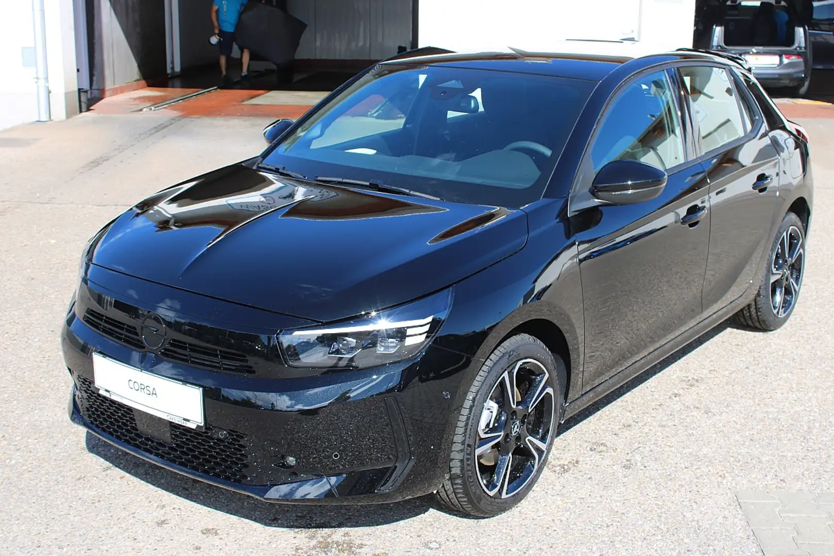 Opel Corsa 1,2 Direct Injection Turbo Euro 6.4  GS Aut. Schwarz - 1