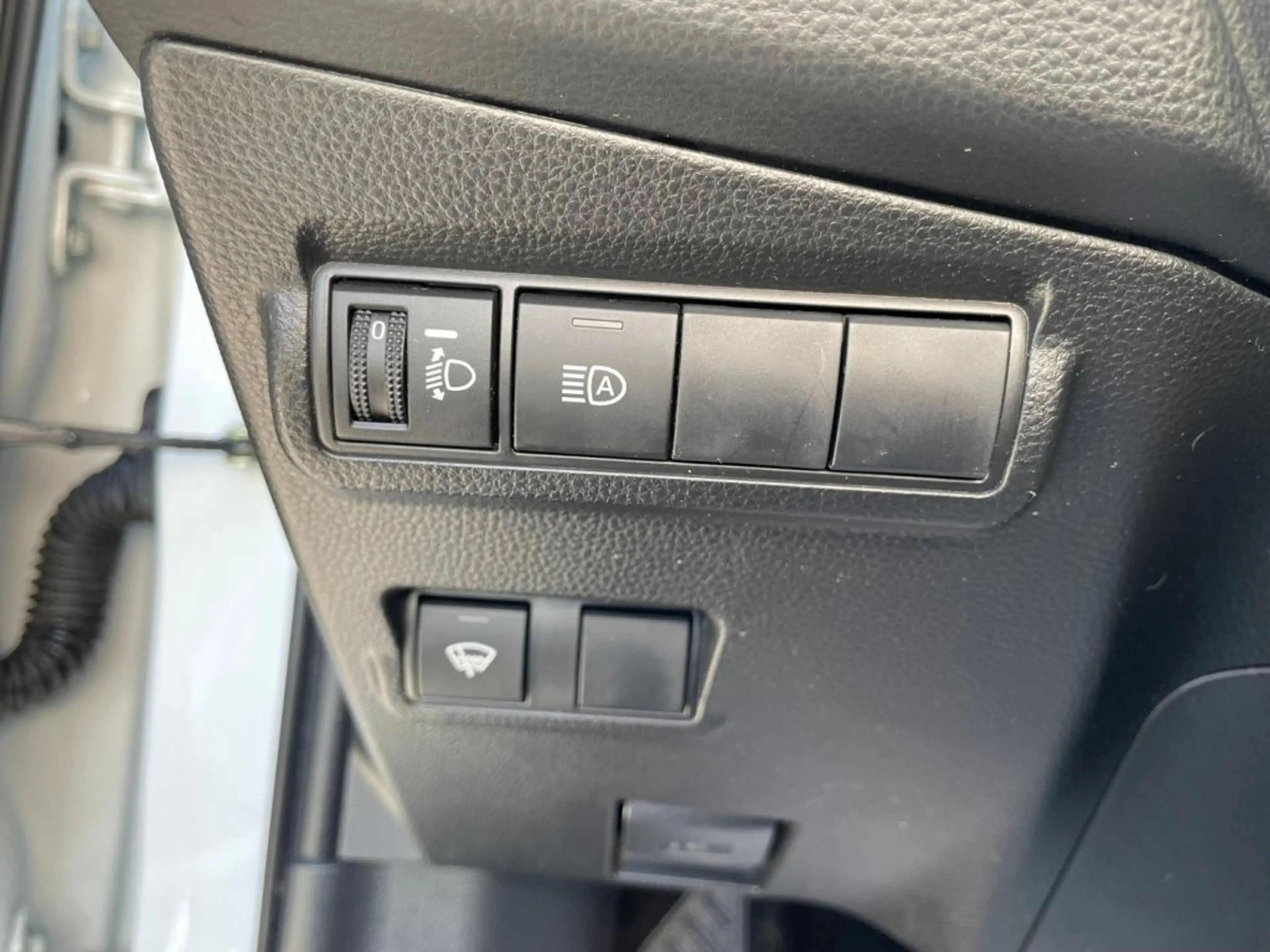 Toyota Corolla Cross 2,0 Hybrid Active Drive AWD — photo 12