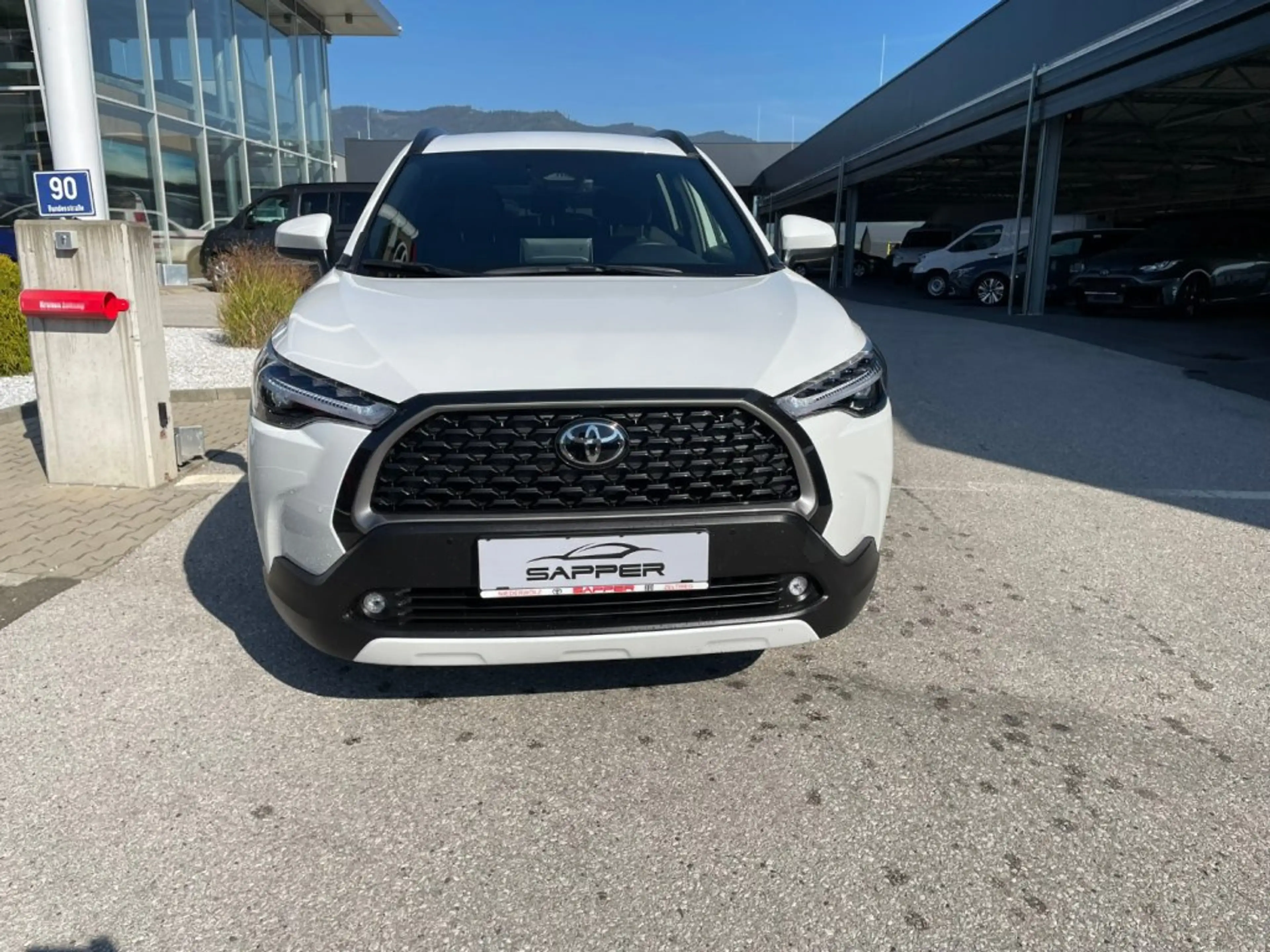 Toyota Corolla Cross 2,0 Hybrid Active Drive AWD — photo 2