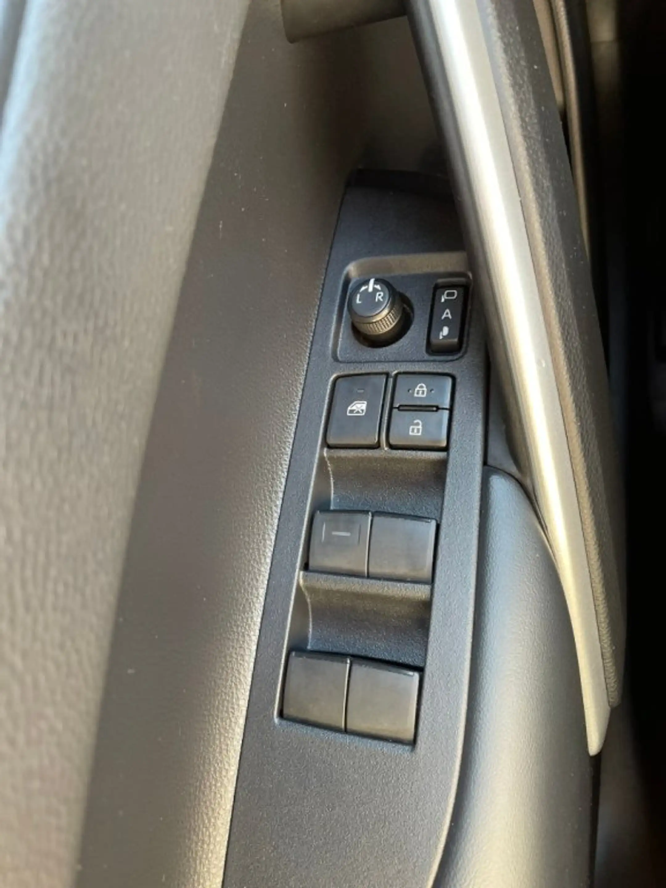 Toyota Corolla Cross 2,0 Hybrid Active Drive AWD — photo 14