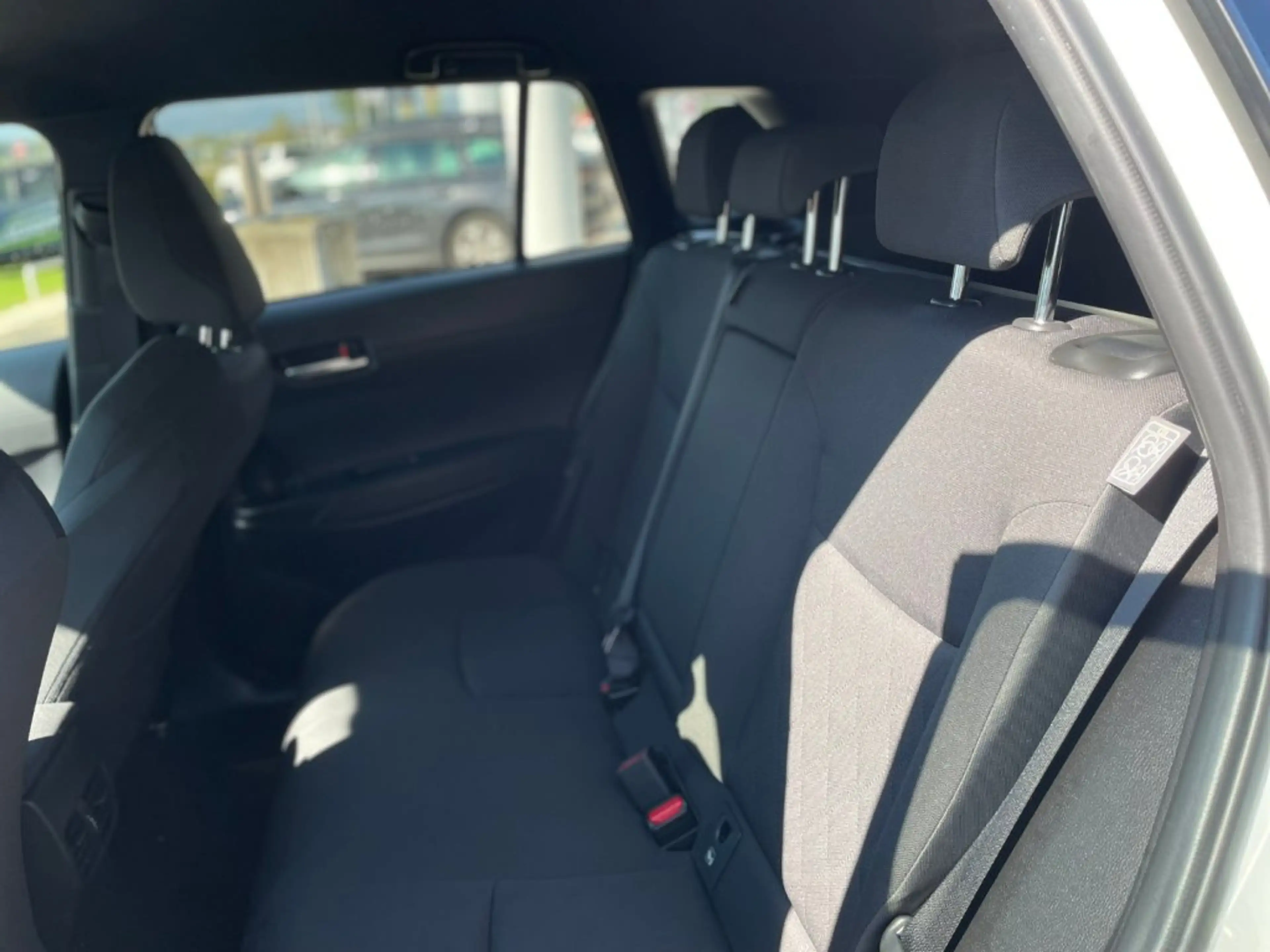 Toyota Corolla Cross 2,0 Hybrid Active Drive AWD — photo 10