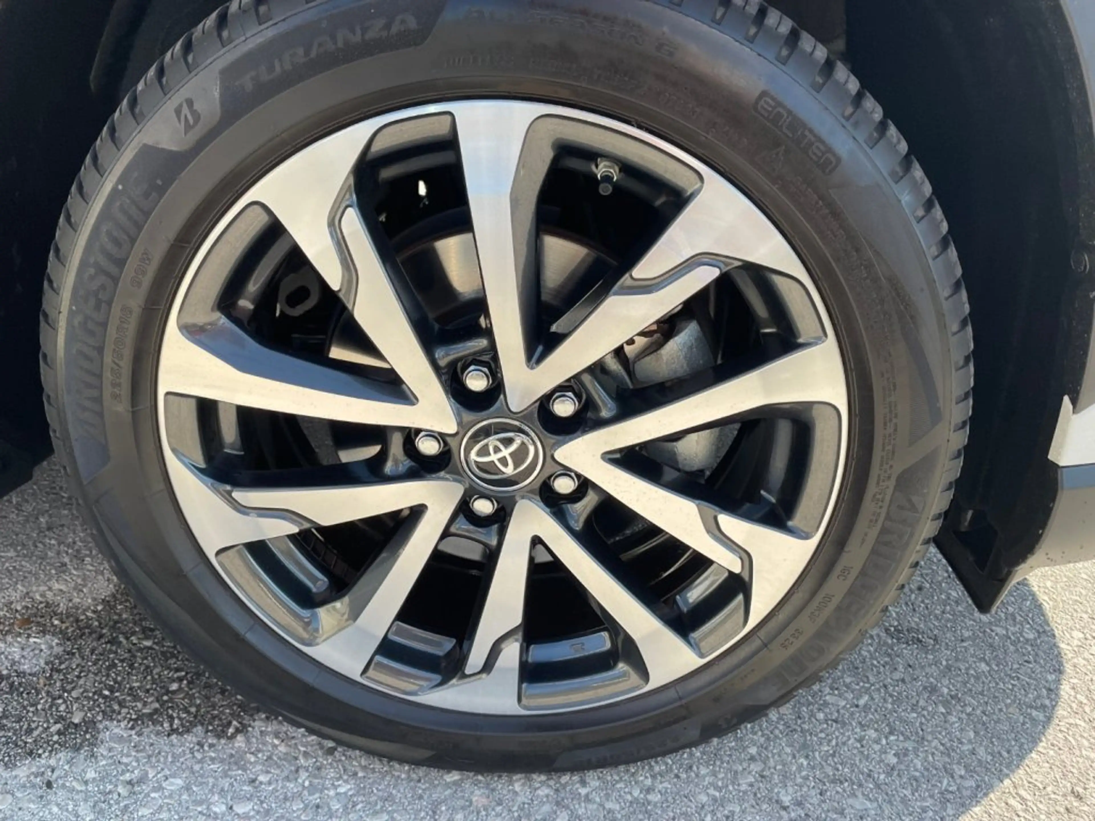 Toyota Corolla Cross 2,0 Hybrid Active Drive AWD — photo 4