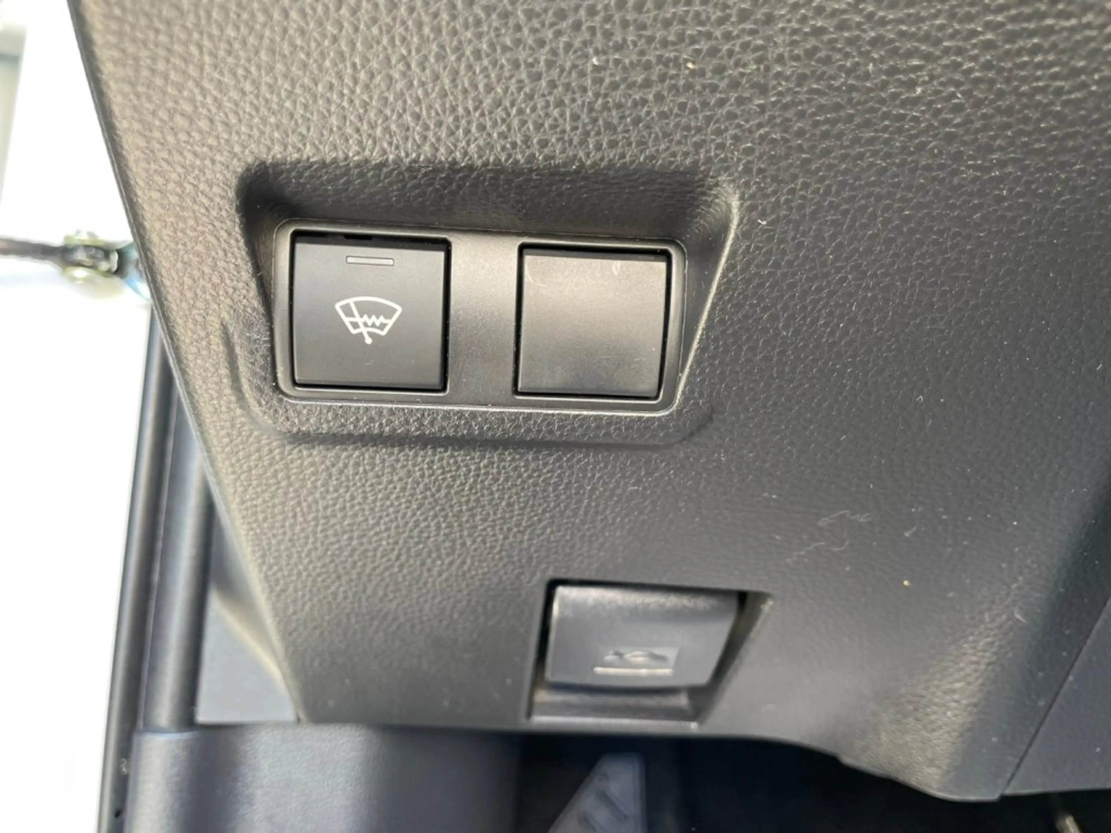 Toyota Corolla Cross 2,0 Hybrid Active Drive AWD — photo 13