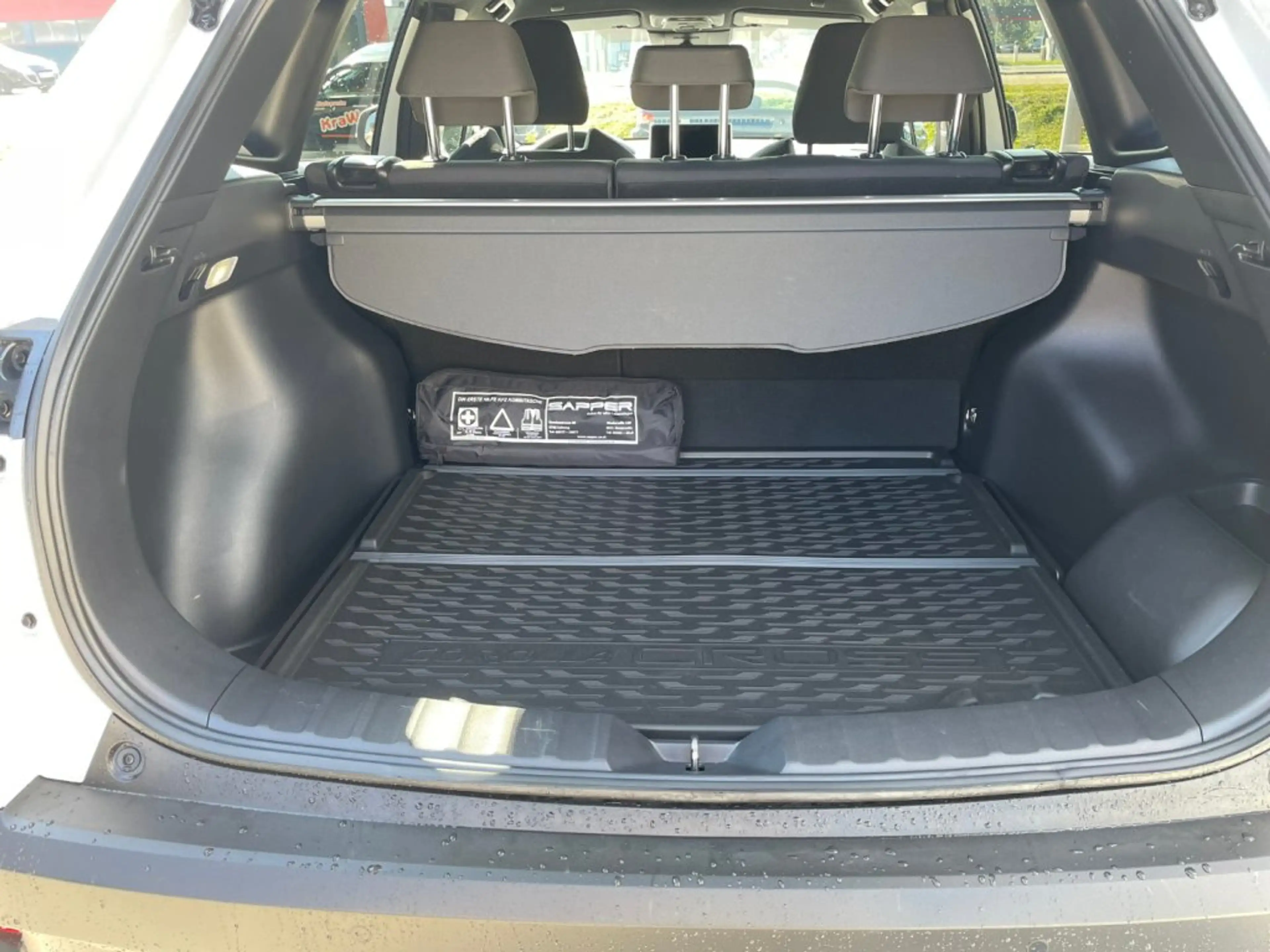 Toyota Corolla Cross 2,0 Hybrid Active Drive AWD — photo 8
