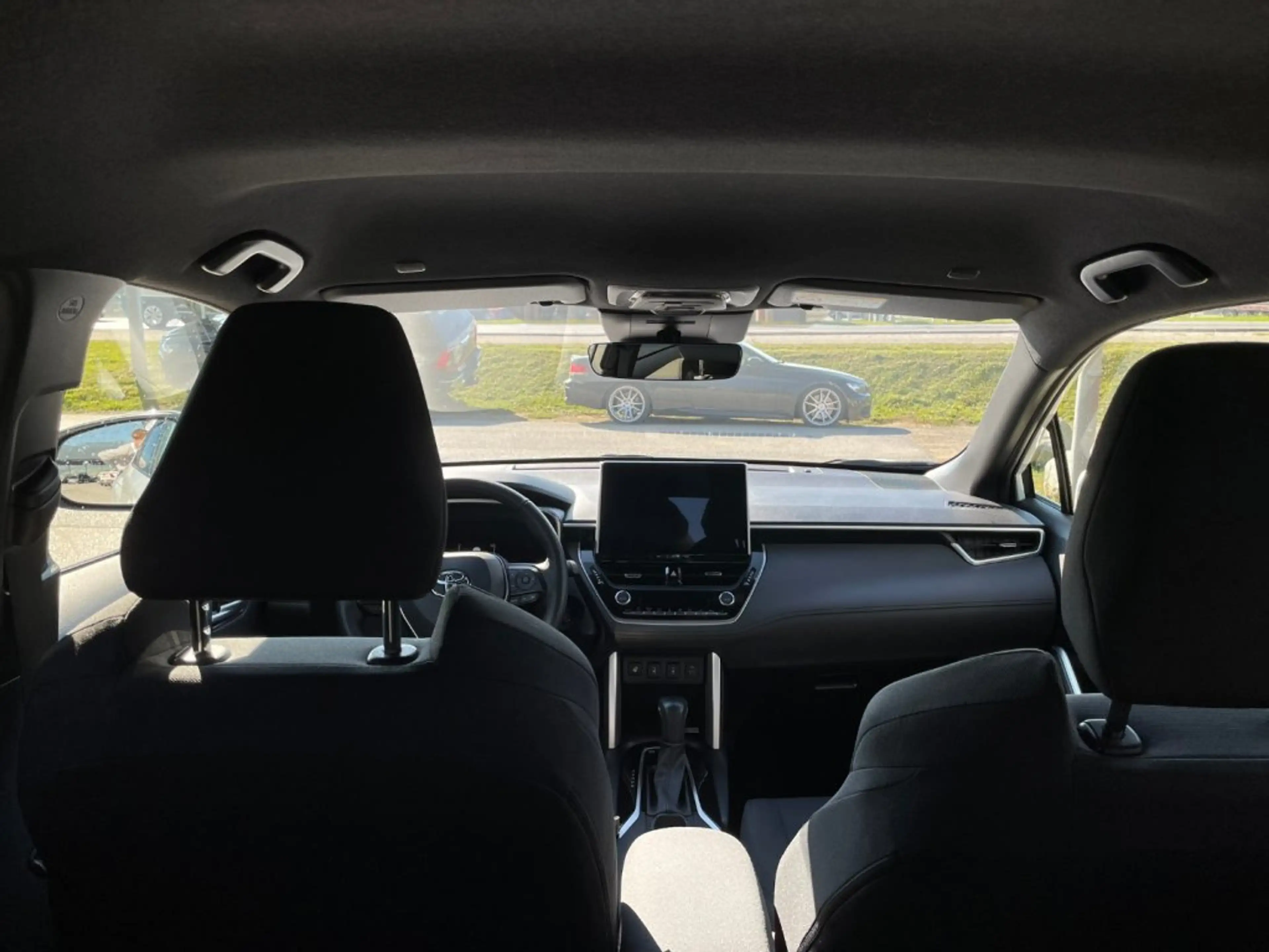 Toyota Corolla Cross 2,0 Hybrid Active Drive AWD — photo 9
