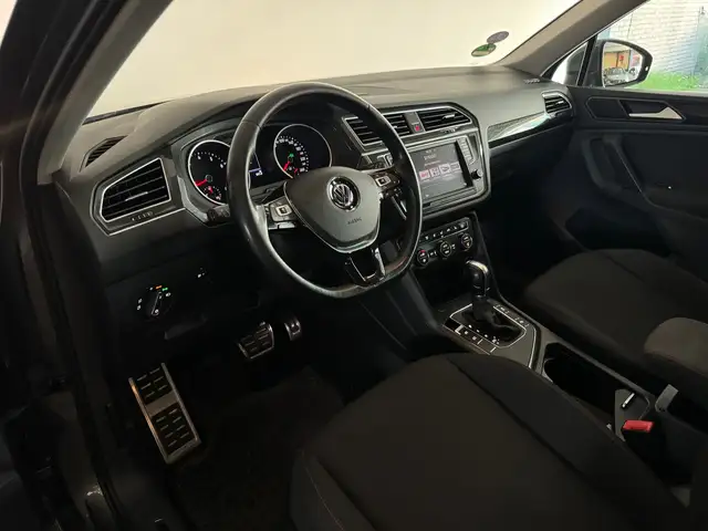 Volkswagen Tiguan view 5