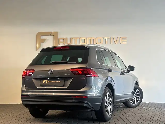 Volkswagen Tiguan view 3