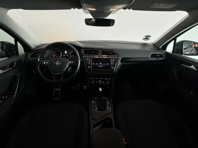 Volkswagen Tiguan view 4