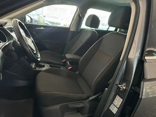 Volkswagen Tiguan view 6