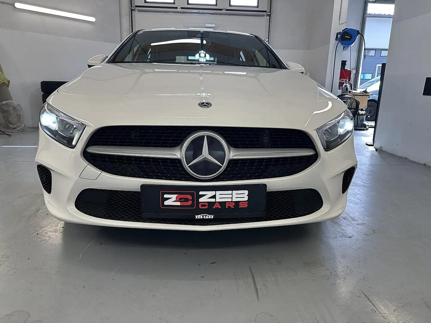 Mercedes-Benz A 180 d Aut. Weiß - 2