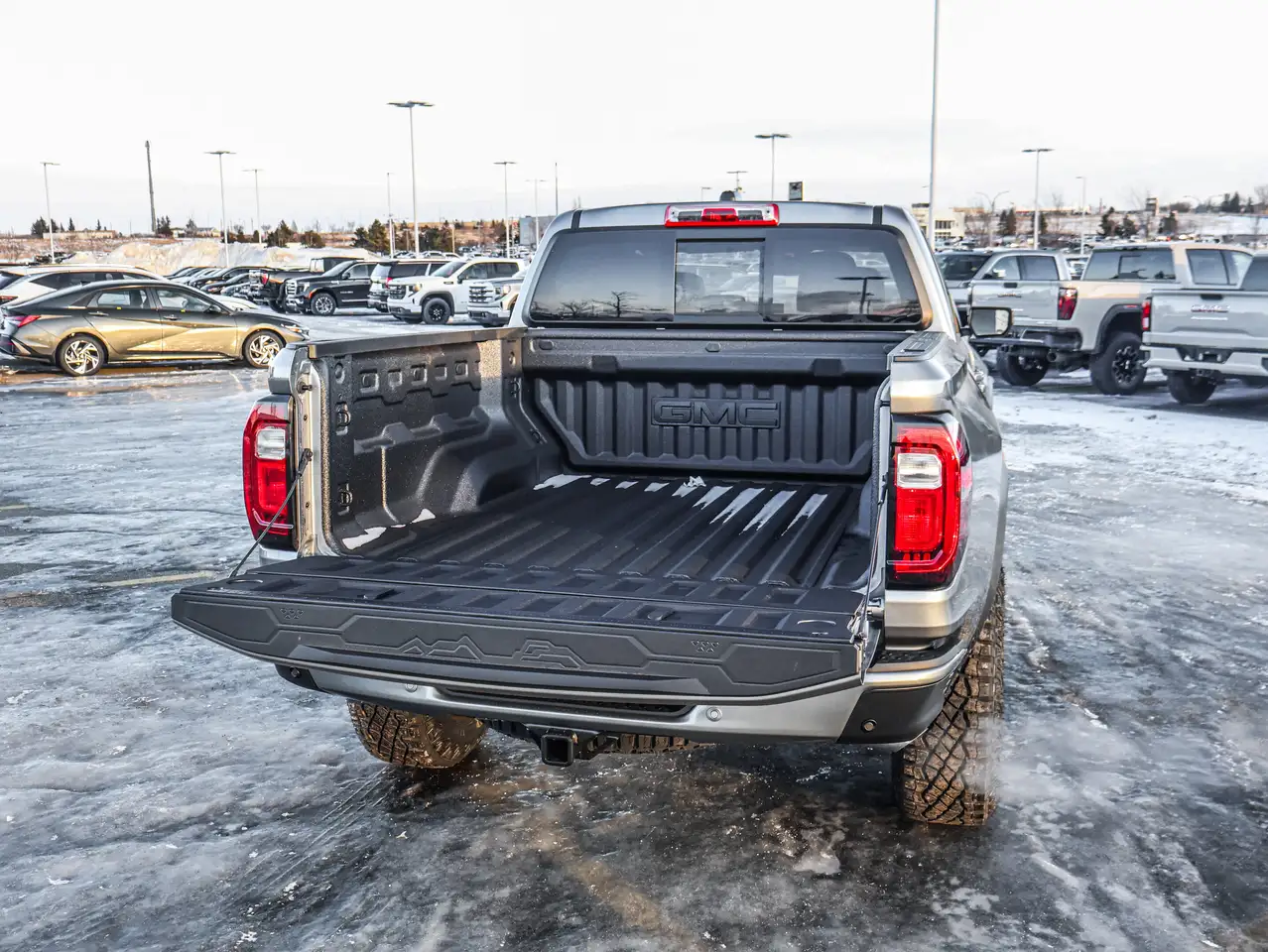 GMC Canyon снимка GMC Canyon