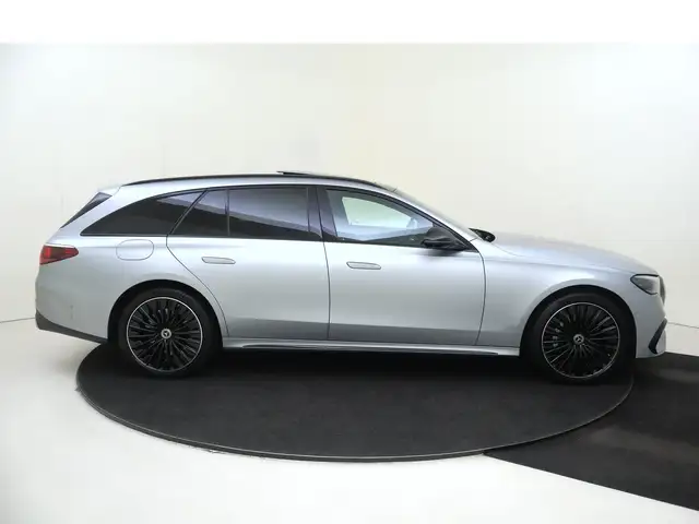 Mercedes-Benz E-Class view 9