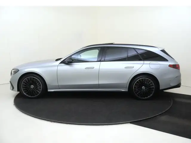 Mercedes-Benz E-Class view 8