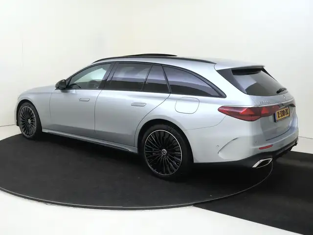 Mercedes-Benz E-Class view 3