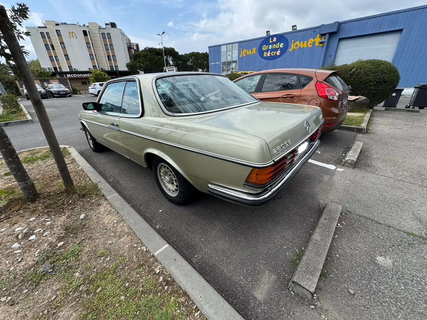 Mercedes-Benz CE 280 Grün - 2