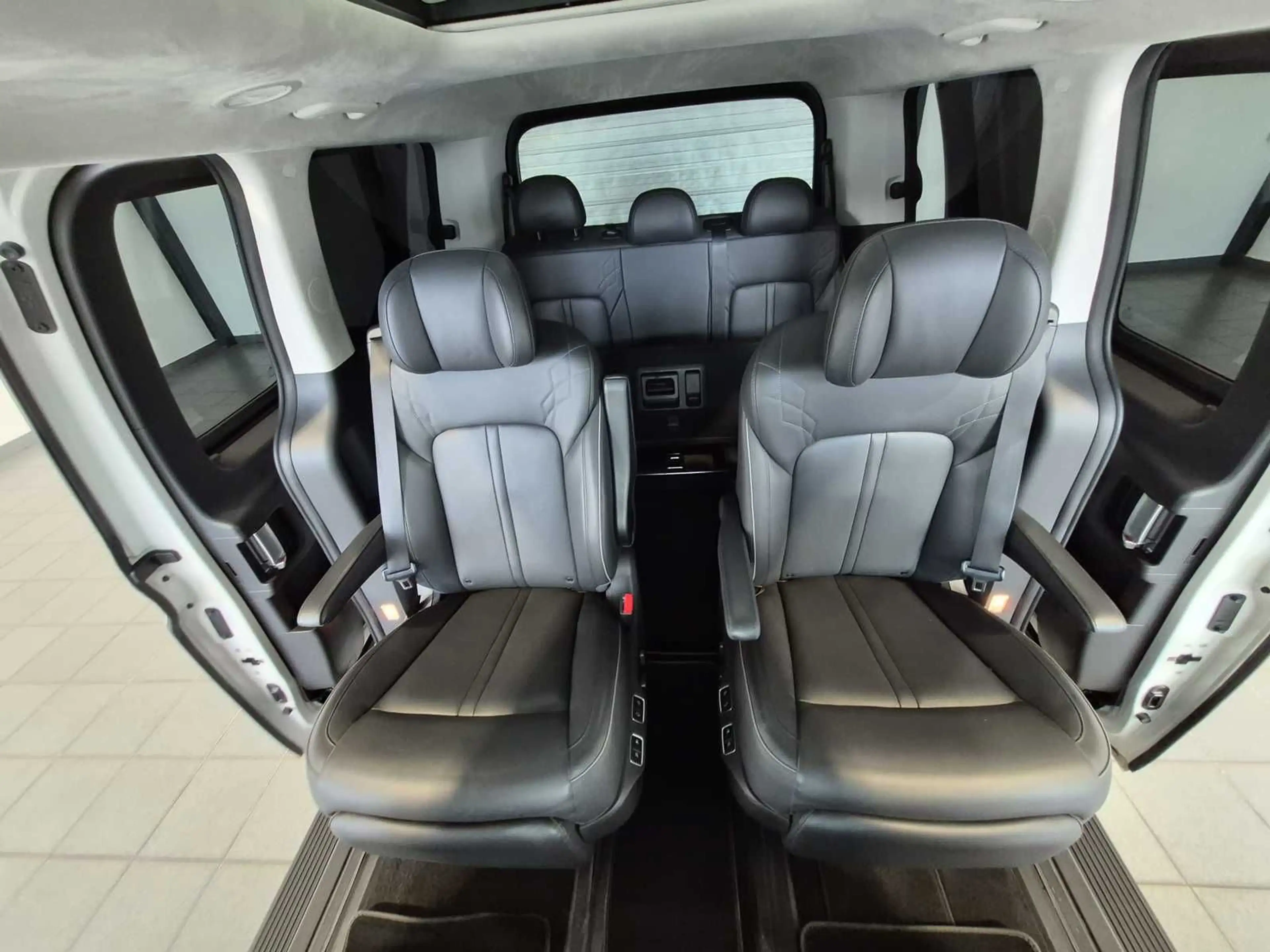Hyundai STARIA 2.2 CRDi Signature 7-Sitzer|4WD|Pano — photo 14