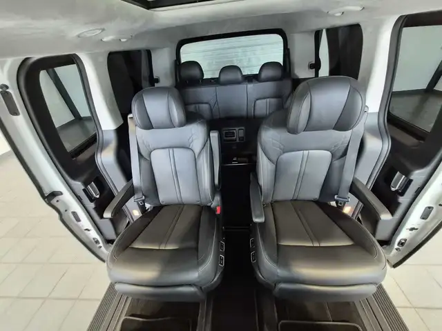 Hyundai Staria view 14