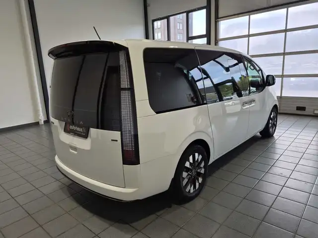 Hyundai Staria view 5