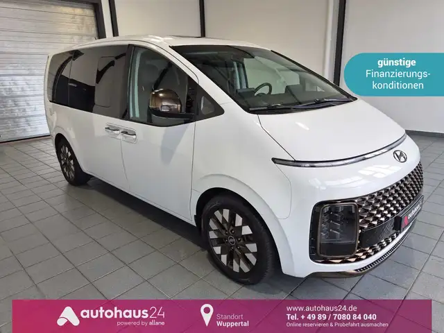 2022 Hyundai Staria in White for sale