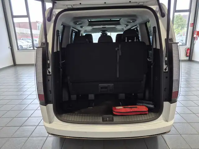 Hyundai Staria view 6